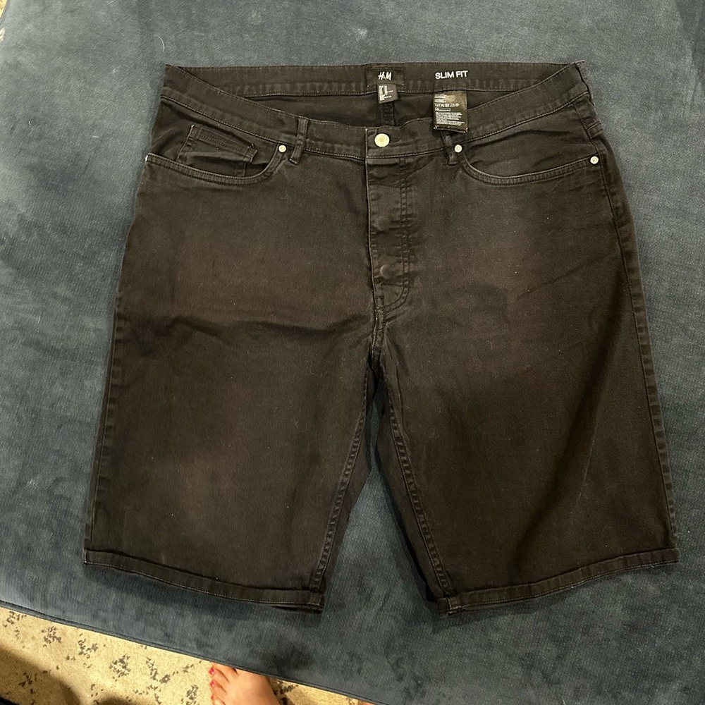 Slim fit black Zara shorts